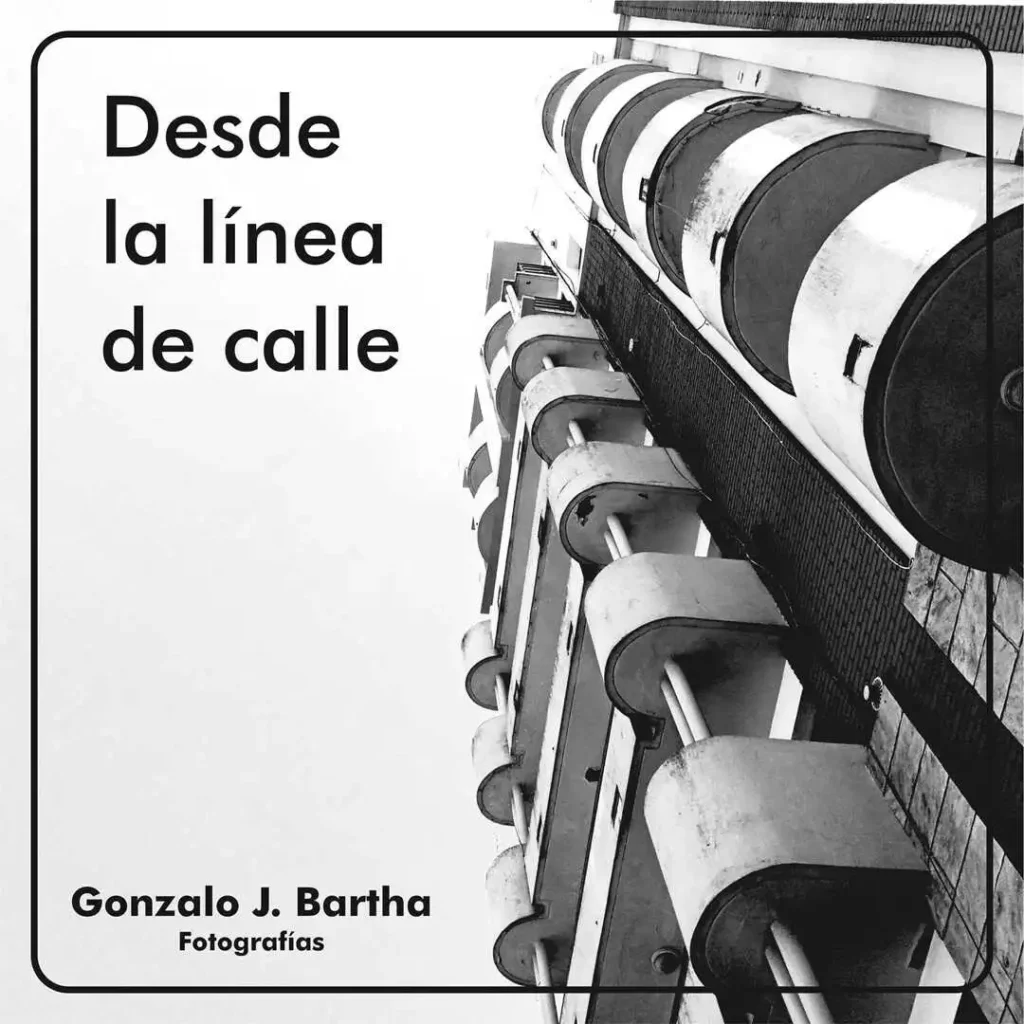 tapa del catalogo de la serie fotográfica de Gonzalo J. Bartha: Desde la línea de calle